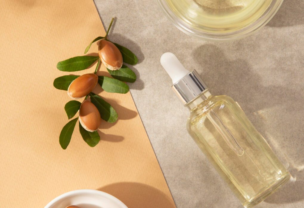 Korėjos kosmetikos produktai su natūraliais ekstraktais ir serumu sveikai spindinčiai odai