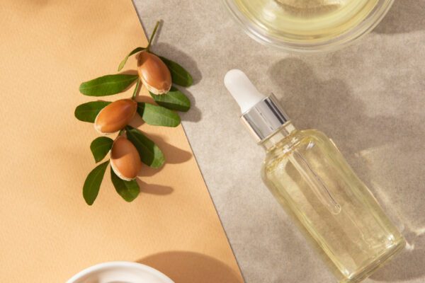 Atraskite paslėptus Korėjos kosmetikos ingredientus, kurie gali pakeisti jūsų odos priežiūrą Korėjos kosmetikos produktai su natūraliais ekstraktais ir serumu sveikai spindinčiai odai